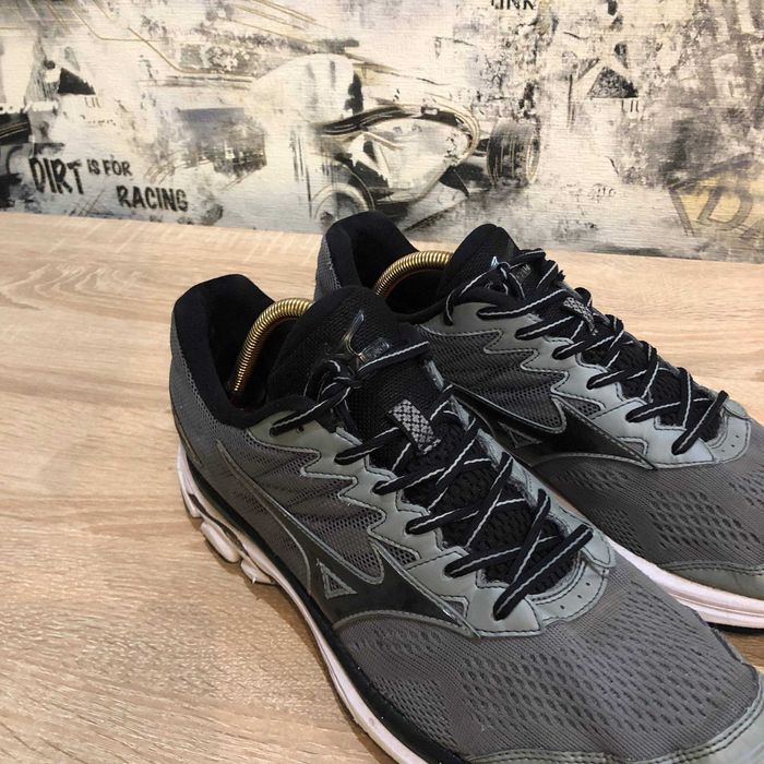 Кросівки чоловічі Mizuno Wave Rider - 43 розмір