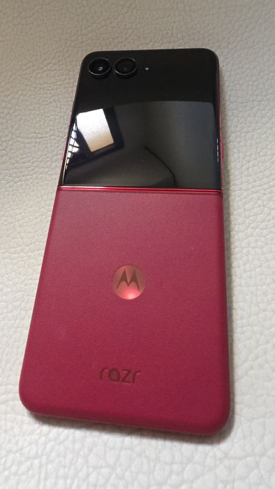 Motorola Razr 60 Ultra – Estado Irrepreensível – Apenas 38 Ciclos – Full Box
