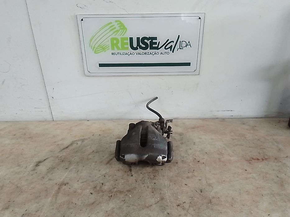 Pinça travão / maxila de travão frente direita VOLKSWAGEN Passat (3B3)