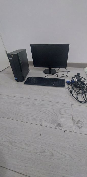 Desktop Acer Aspire, monitor Asus - NOVO