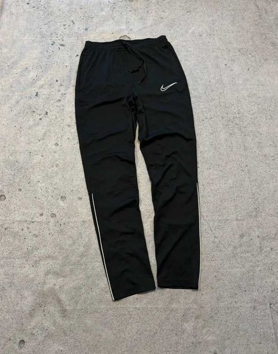 Czarne sportowe spodnie dresy Slim Nike Dri-Fit S