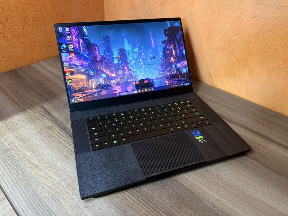ТОП Ігровий ноутбук Razer Core i7/RTX 2080 Super/512/16/300hz 15.6"