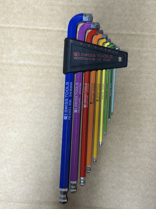 Chaves Umbrako Swiss tools