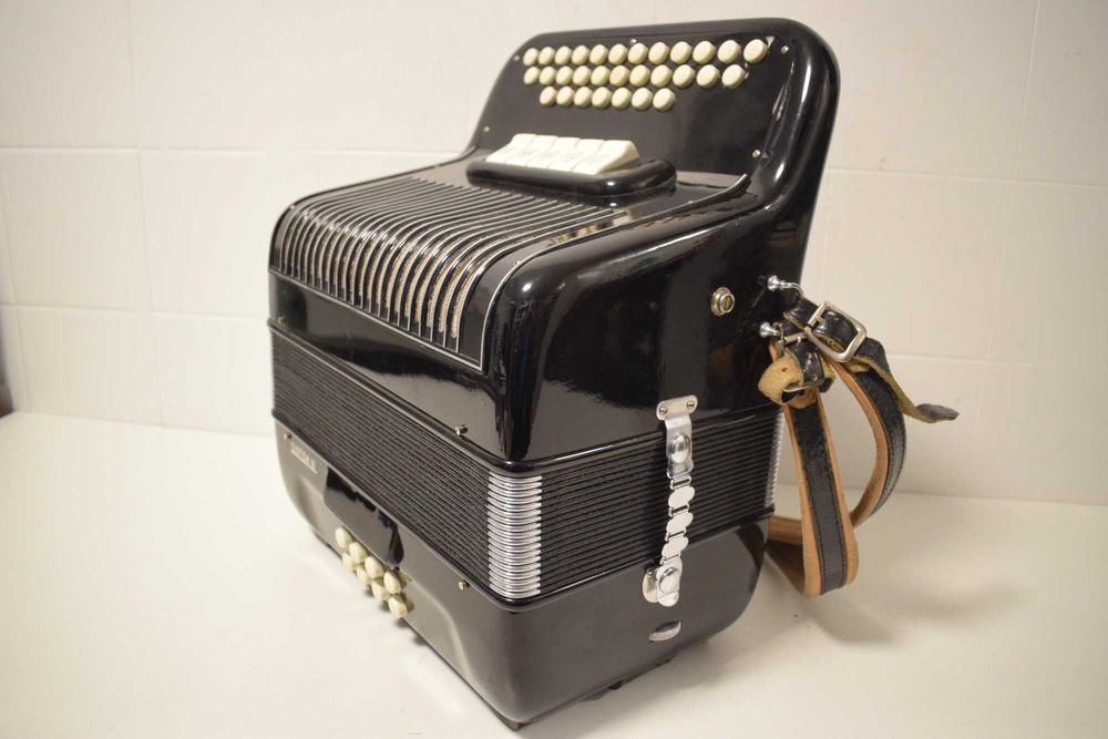 Concertina Adria 3 voz Tonalidade. La.  N 144