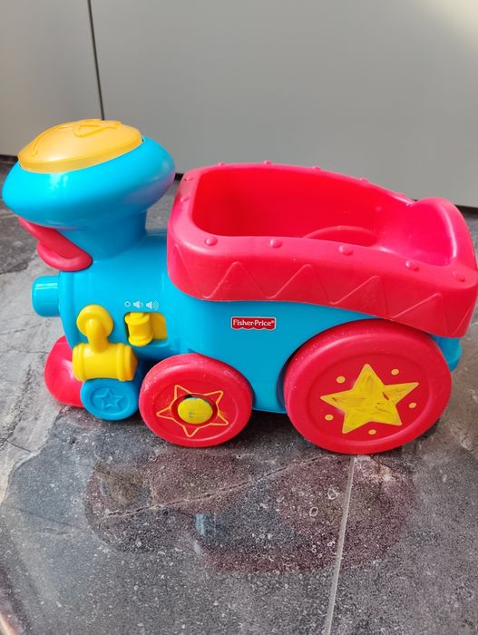 Паравозик fisher-price(музичний на батерейках)