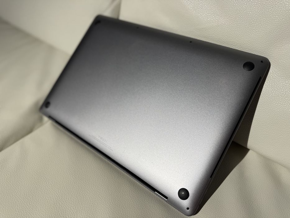 MacBook Pro 16" 2019 Intel i9 16GB 1TB AMD Radeon Pro Space Gray