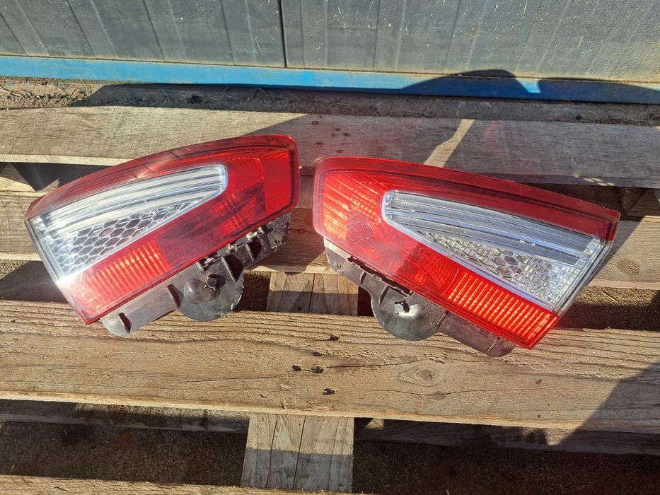 Lampa PRAWA tył w klapę Ford Mondeo Mk4 kombi POLIFT (10-14)