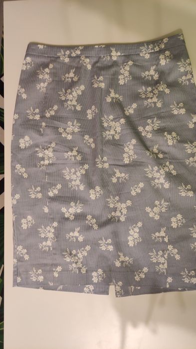 Damska spódnica za kolano Orsay dłuższa spódniczka