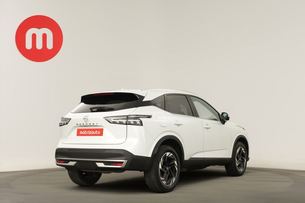 Nissan Qashqai 1.3 DIG-T N-Connecta LED Xtronic foto 4