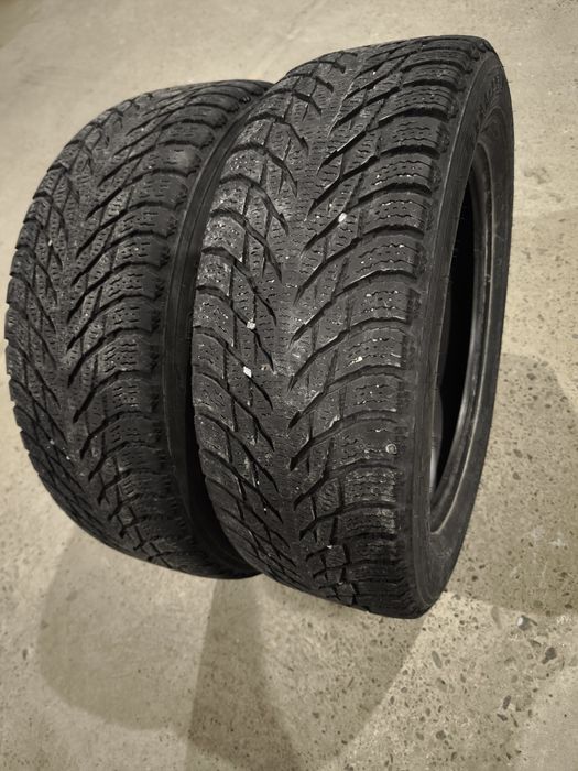 Шини зимові Nokian 215/60 R17