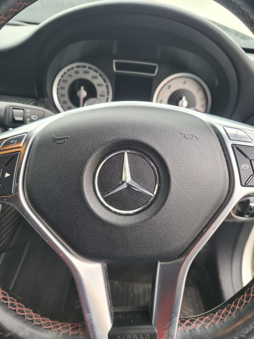 Kierownica wersja AMG, czerwona nić plus poduszka Mercedes W176 Klasa A 12-18R