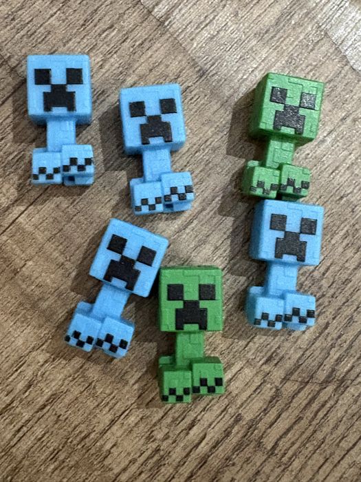 Figurka minecraft kinder joy