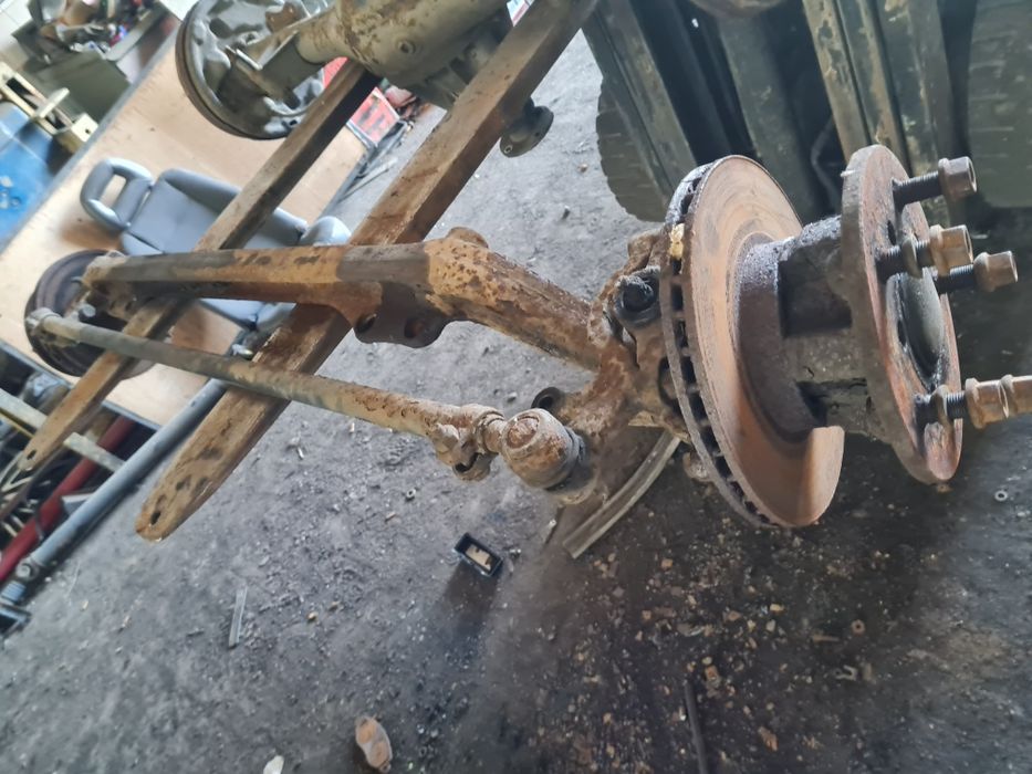 Belka przednia Nissan Cabstar
