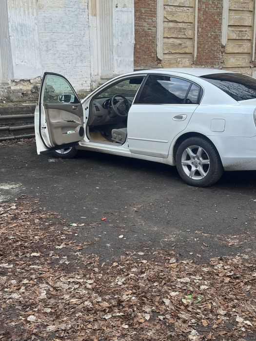 Автомобіль Nissan Altima 2005 рік 2.5s двигун газ/бензин з оформленням без проблем