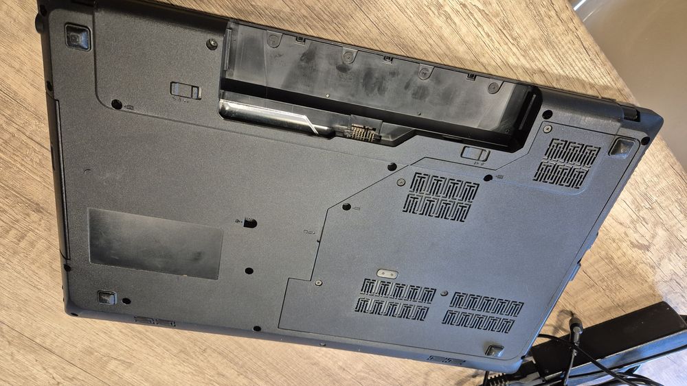 Laptop Lenovo G770. 320GB, 4GB Ram. Stan bardzo dobry.