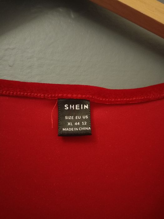 Бархатное платье красного цвета shein
