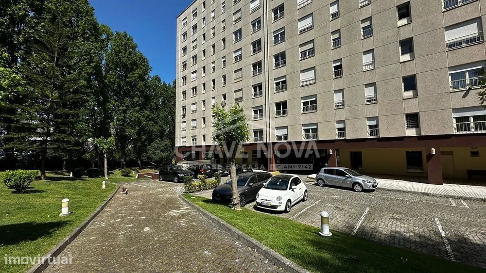 T3 Renovado num Condomínio Fechado no Campo Alegre (Porto)