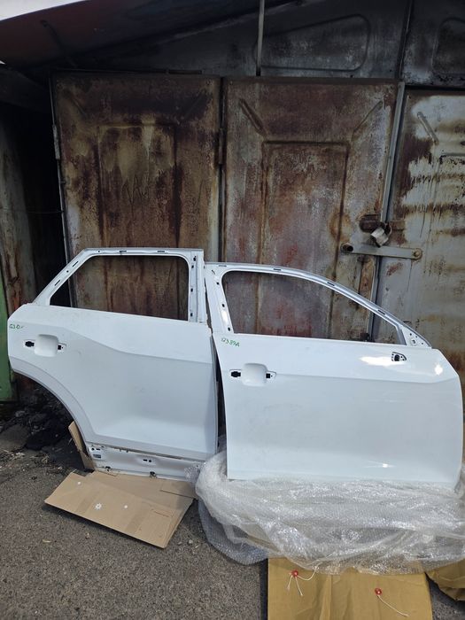 Двері Audi q3 83a праві