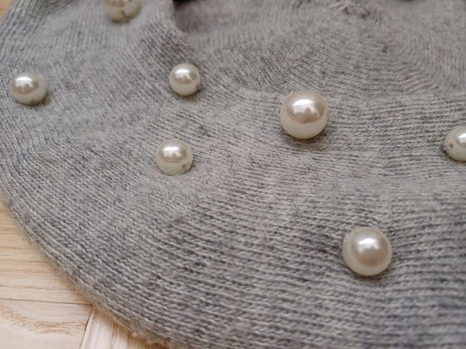 Czapka beret beretka z pomponem szary szarą z perłami