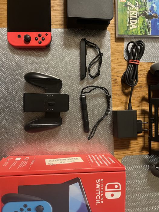 Nintendo Switch Oled 64 GB plus akcesoria i gry