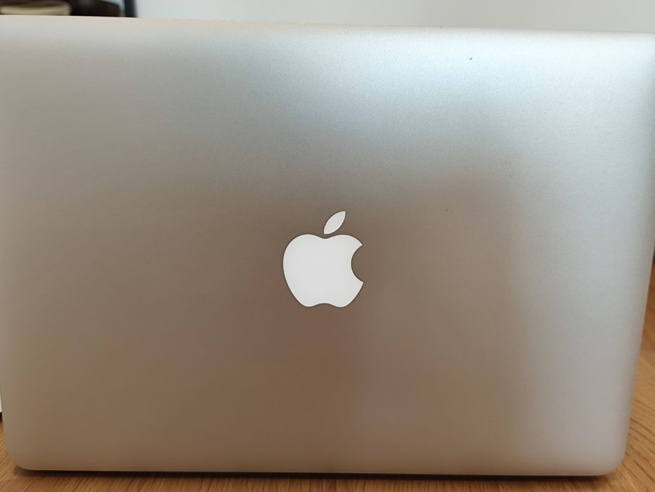 MacBook Pro 13” 2015 i5 8GB 128GB SSD + carregador original + Magic Mouse
