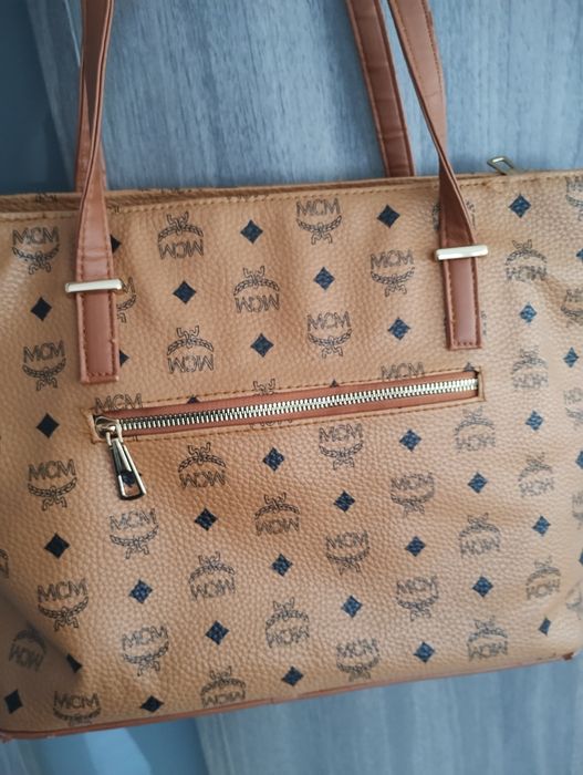 Koniakowa torebka MCM + kosmetyczka