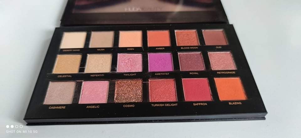 Paleta cieni Desert Dusk marki Huda Beauty