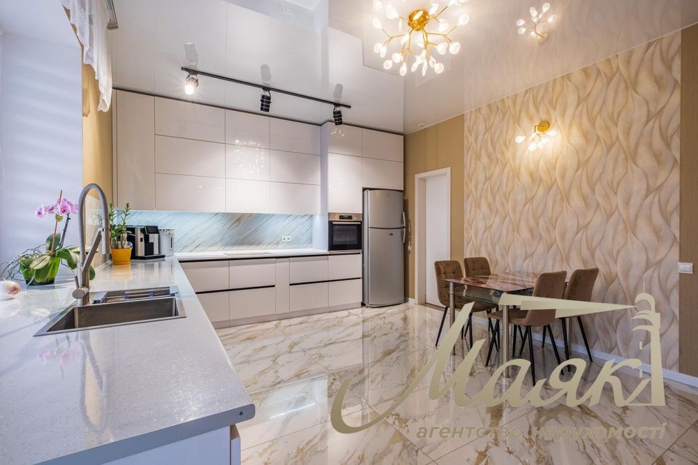 ПРОДАЖ сучасний одноповерховий будинок площею 182,7 м² у затишному селі Погреби, Броварського району Київської області, вул. Пасіченка.