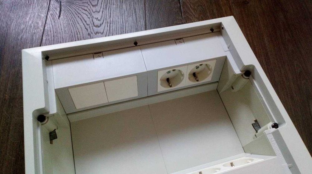 Floor-mounted electrical distribution box64309950072323123