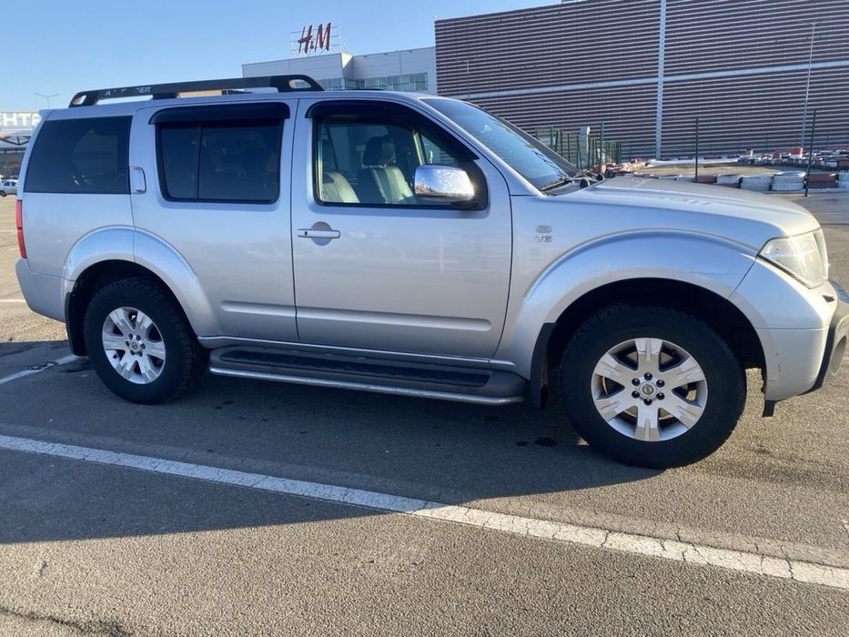 NISSAN Pathfinder 4.0 V-6 2007 р. 7 місць