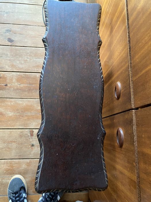 Mesa de apoio em Madeira com suporte para revistas