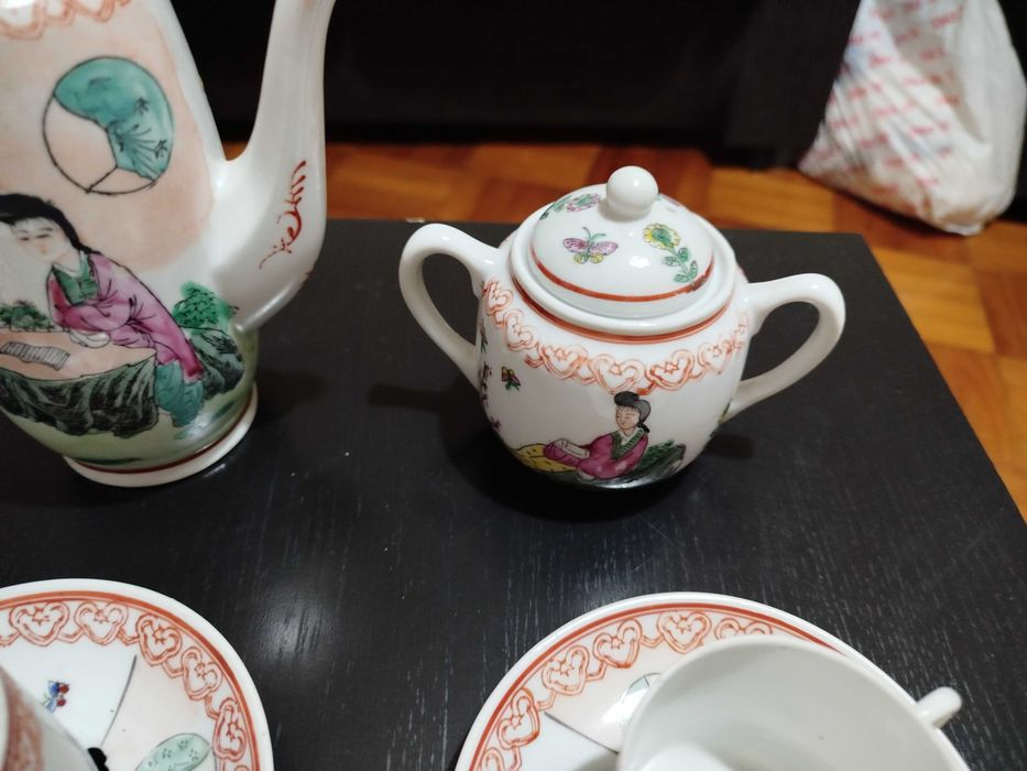 Conjunto de chávenas de café em porcelana em japanese