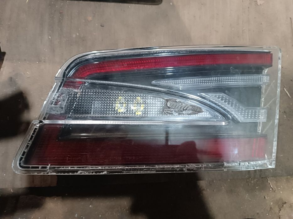 Продам задний оригинальный фонарю на ляду Tesla model S.
