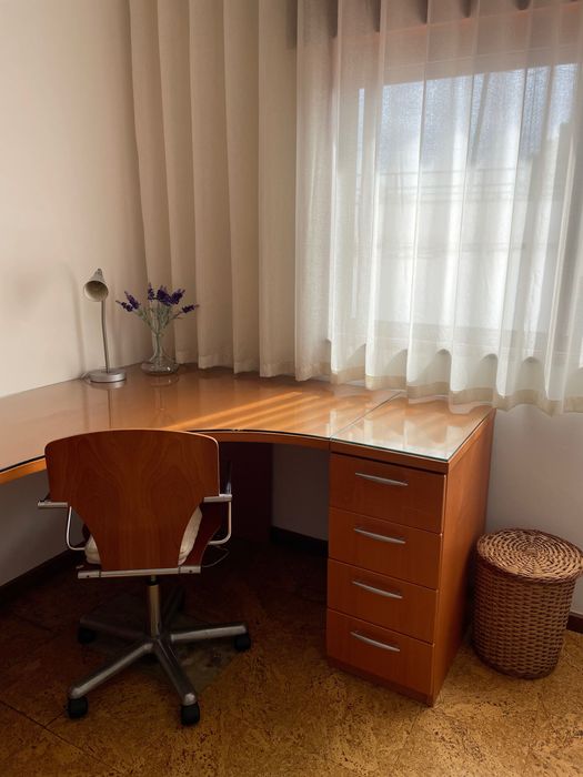 Secretária + Estante + Cadeira c/rodas