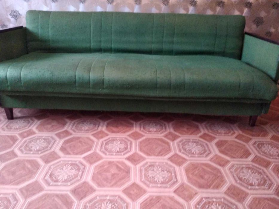Продам  диван  .