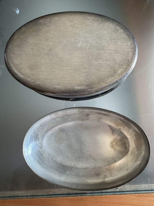Art Nouveau em metal prateado com monograma antigo