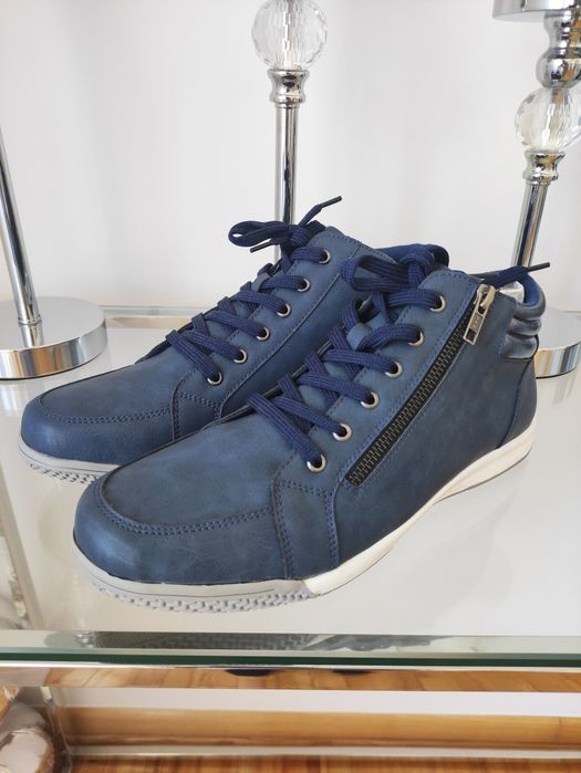 Granatowe sneakersy