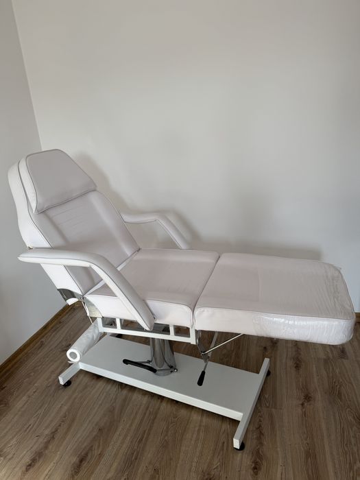Fotel hydrauliczny kosmwtyczny  biały