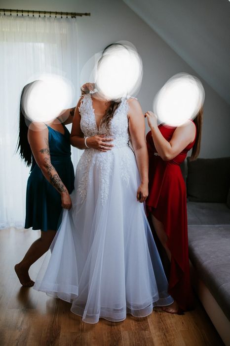 Piękna suknia ślubna litera A