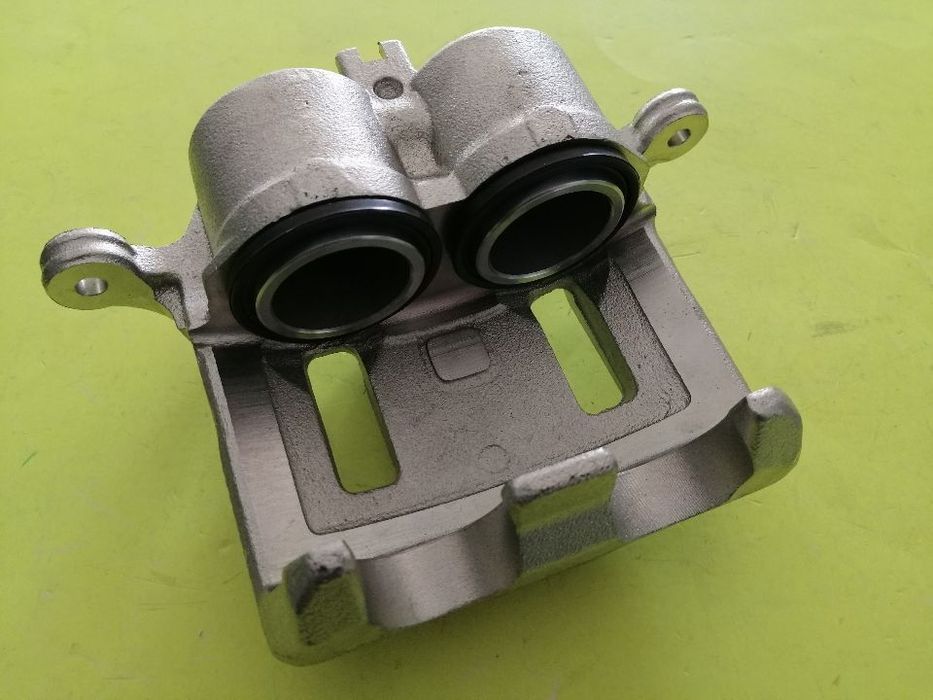 Pinças de travão da frente Nissan Pickup D22 NOVAS