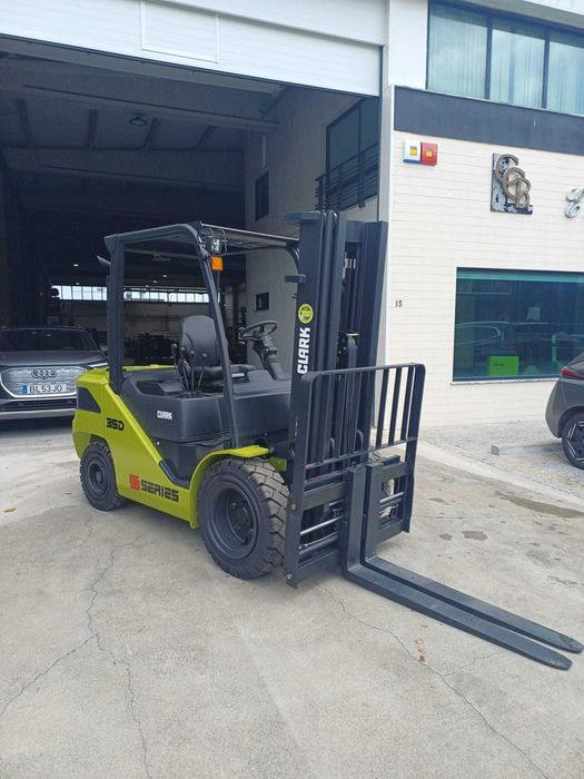 Empilhador CLARK S35D