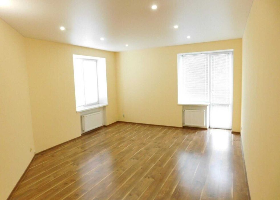 Продається 3-кімнатна квартира з ремонтом на Поділлі