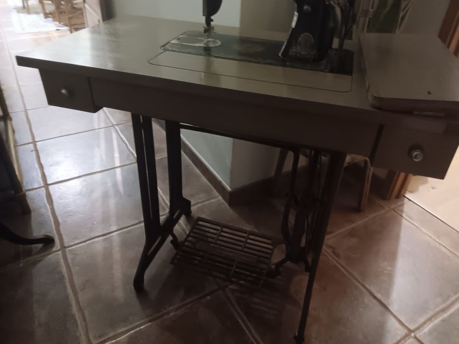 Máquina de costura singer antiga