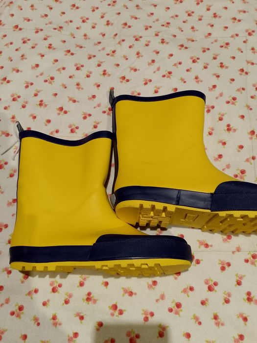 Резиновые сапоги детские.