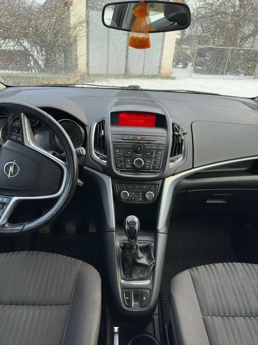 Opel Zafira Tourer 2015