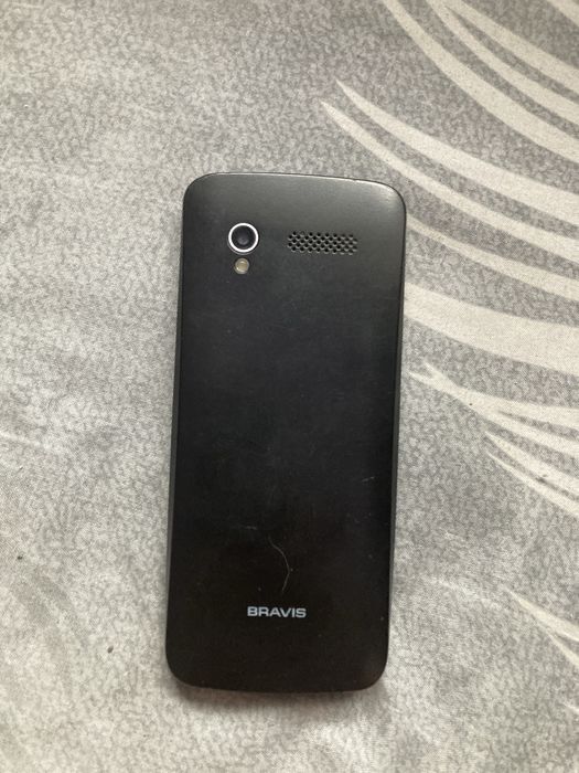 Телефон Bravis, дві сім-карти, великий екран.