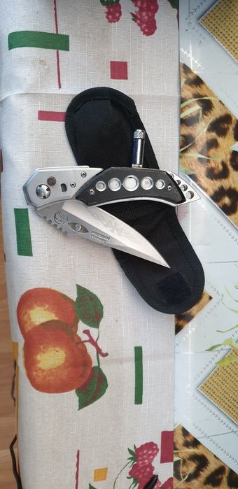 Scyzoryk z latarką.