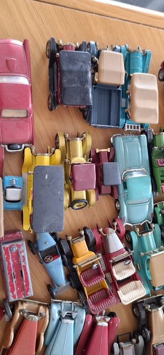 Vendo lote 50 carrinhos antigos ingleses alguns raros