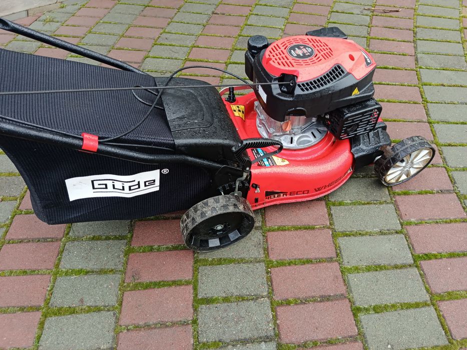Газонокосарка Gude.