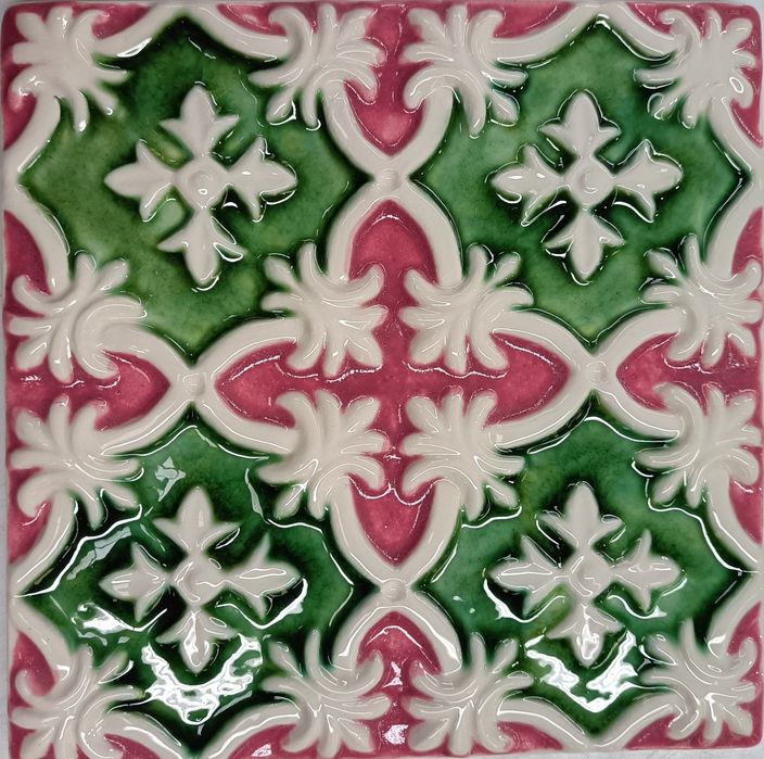 Azulejos pintados á mão, vidros,etc...